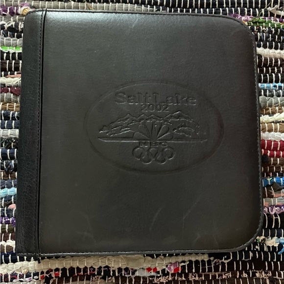 2002 Salt Lake City Olympic Pins and case plus Olympic pins and 2000 Sydney pin - Picture 2 of 7